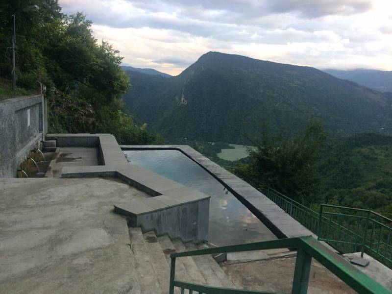 სოფელი ლაილაში.ოქრონიშის ცივი წყარო და აუზი